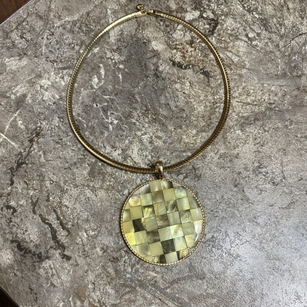RMN Gold Tone‎ Round Checkerboard Geometric Mother Of Pearl Pendant Necklace